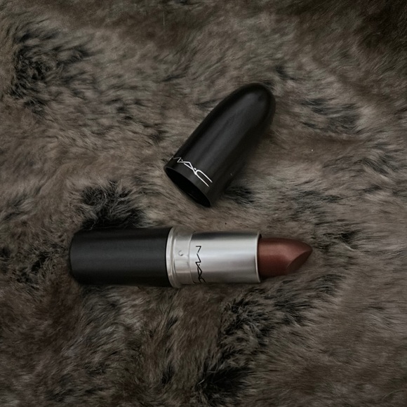MAC Cosmetics Frost Lipstick in “O” - Picture 1 of 3
